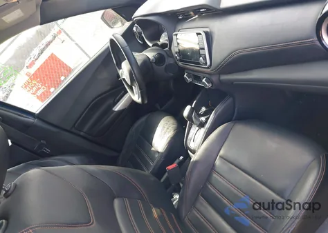 2019 Nissan Kicks Sr z USA, uszkodzony, nr VIN 3N1CP5CU1KL493510